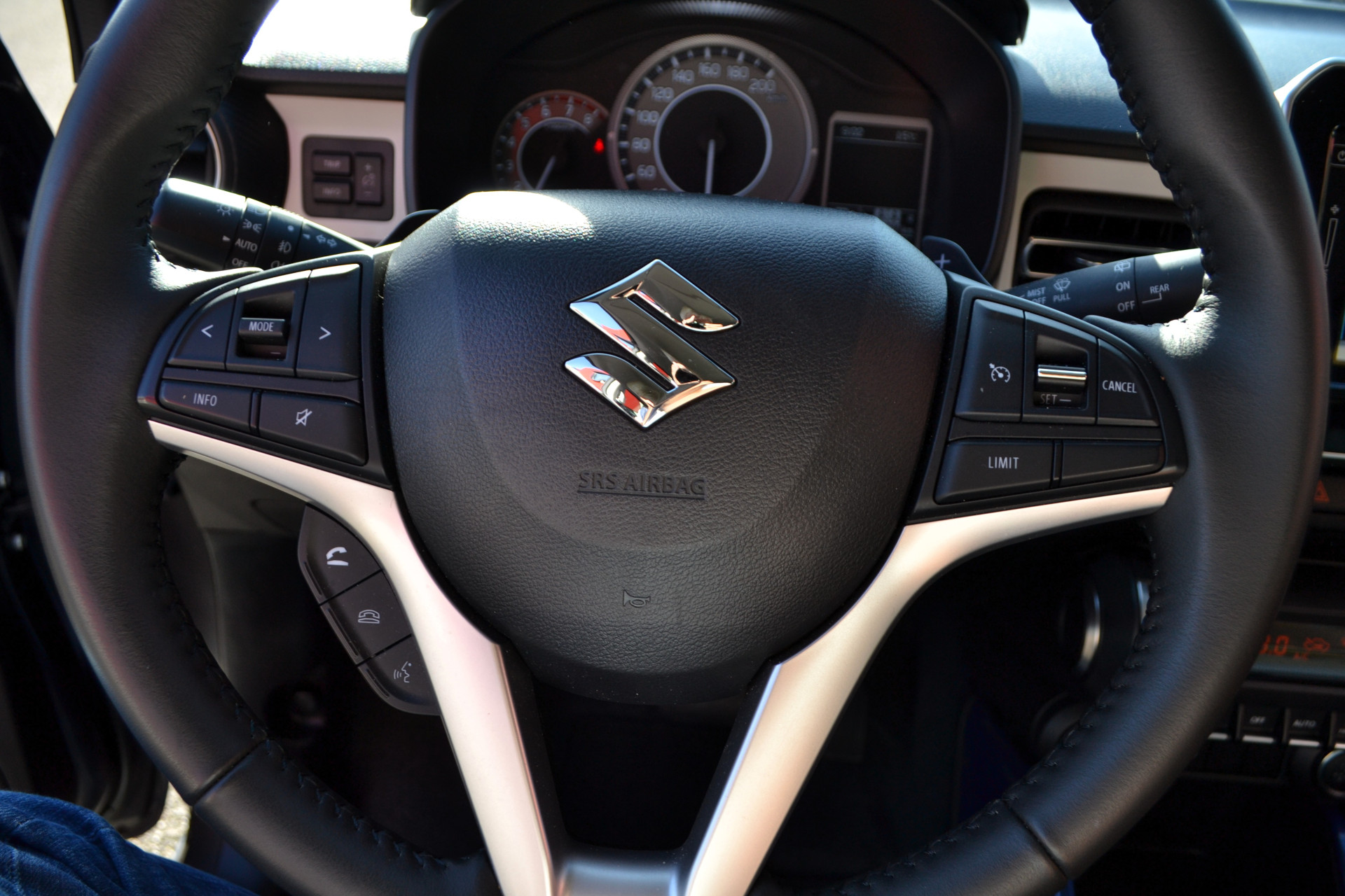 44291459-7.jpg