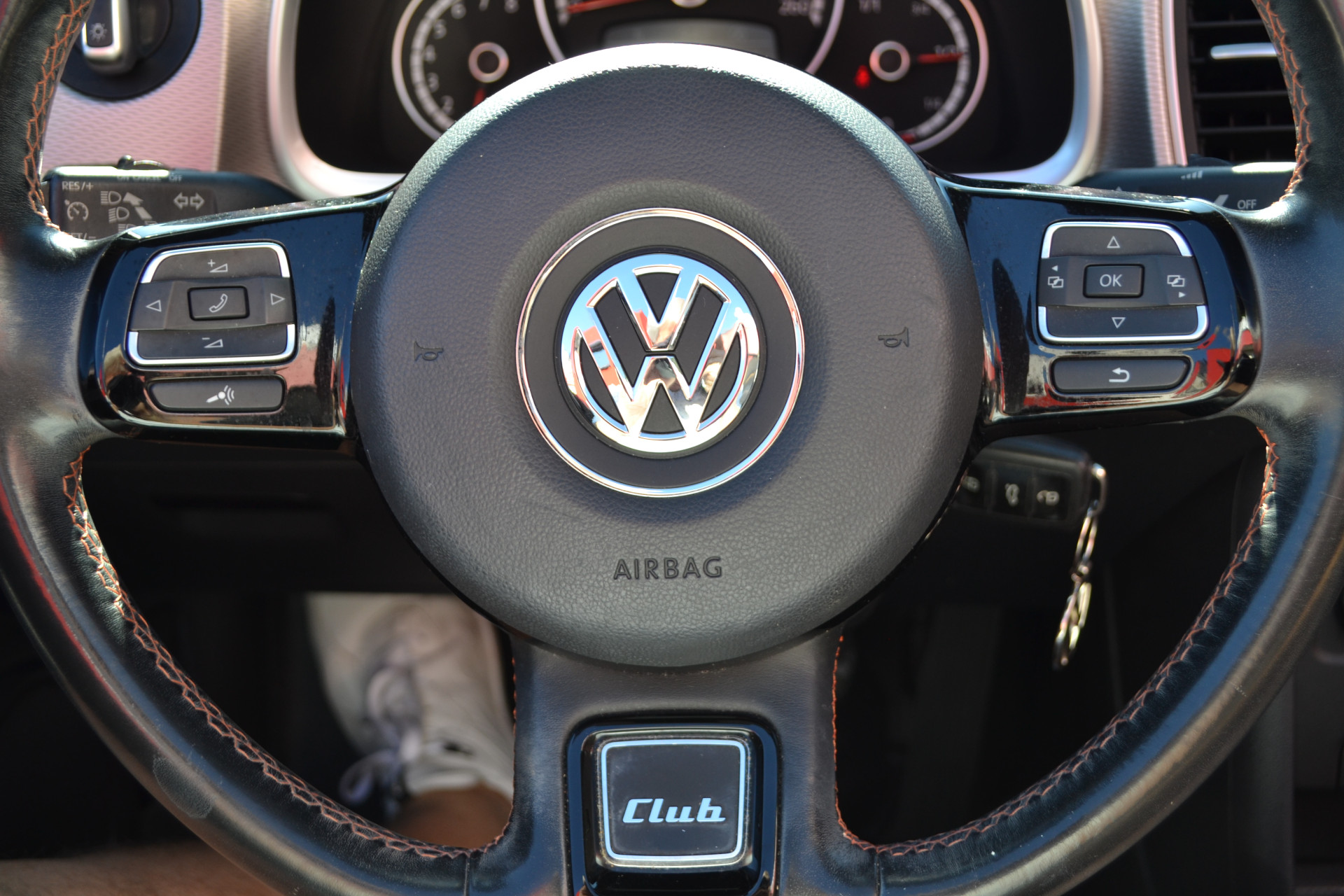 47015767-6.jpg