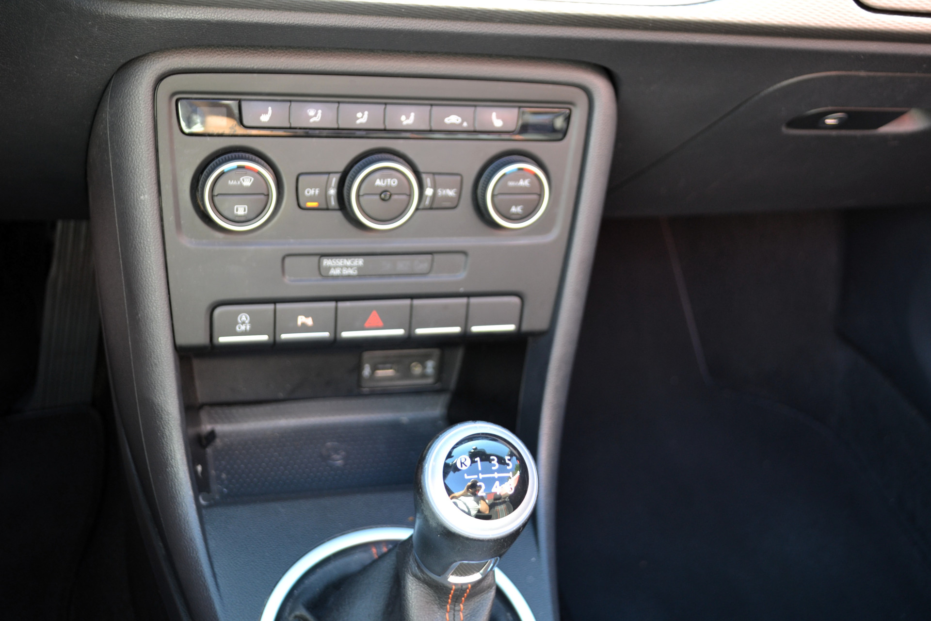 47015767-9.jpg