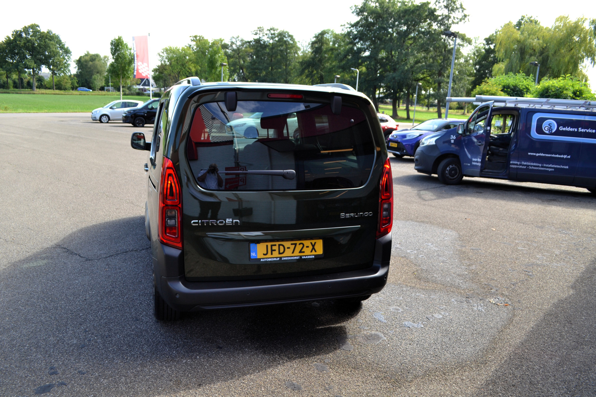47464688-13.jpg
