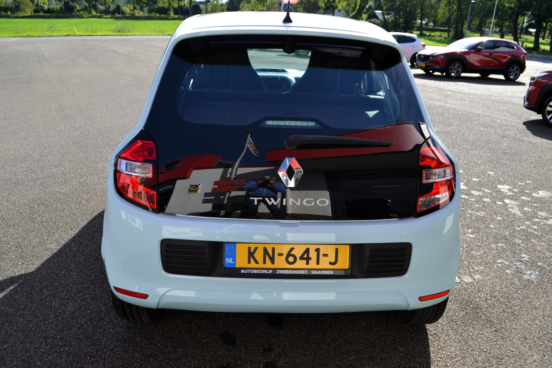 47781445-17.jpg