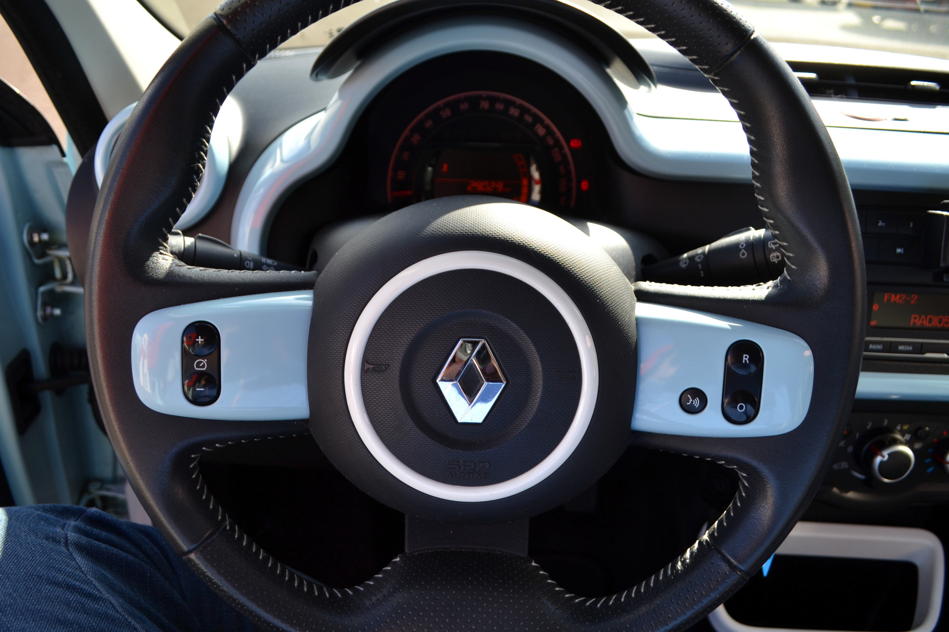 47781445-8.jpg