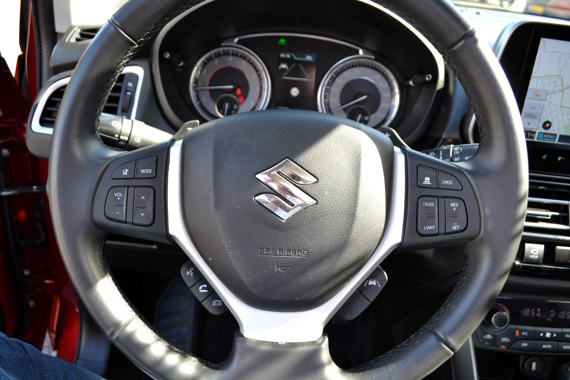 47830713-6.jpg