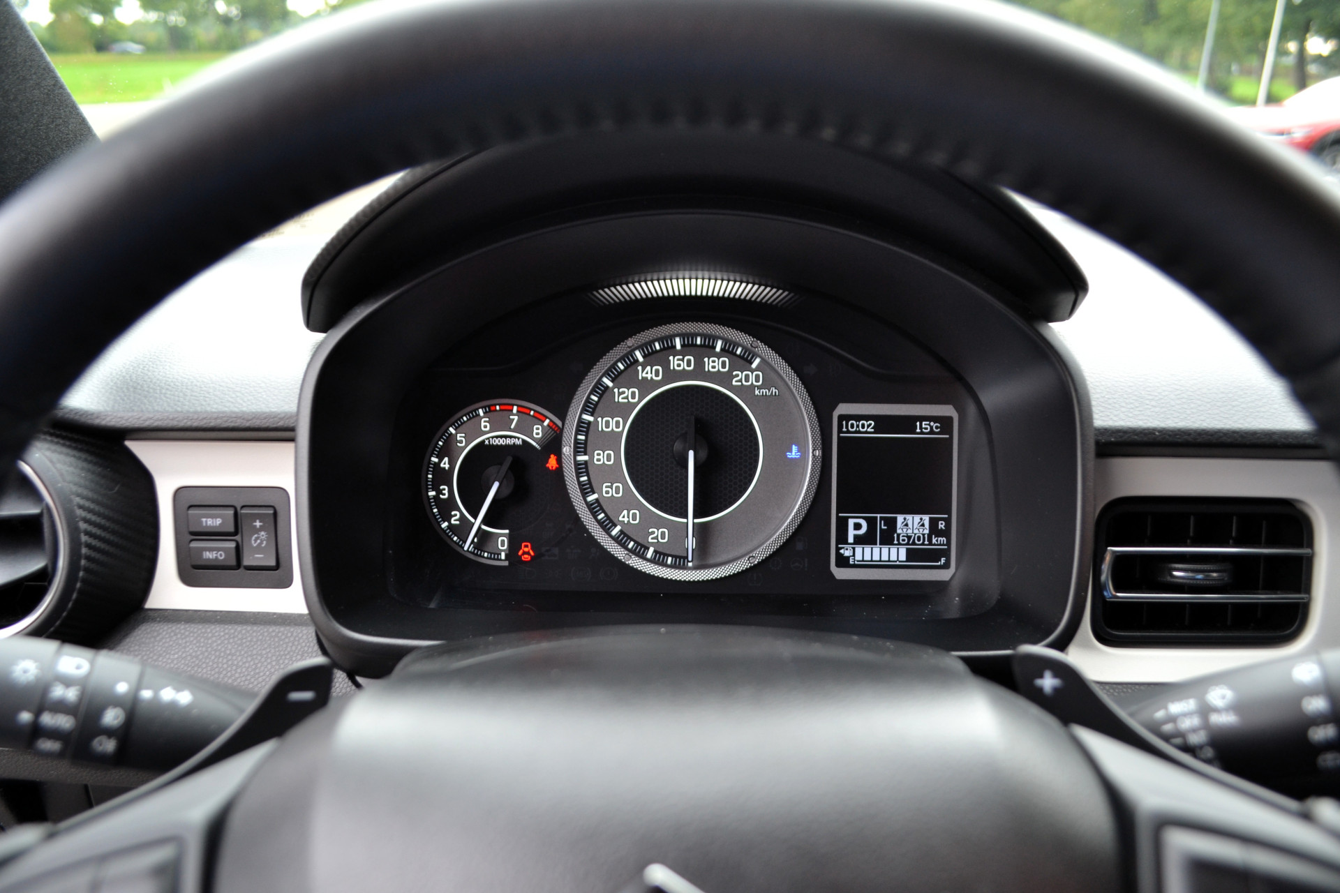 47911001-7.jpg