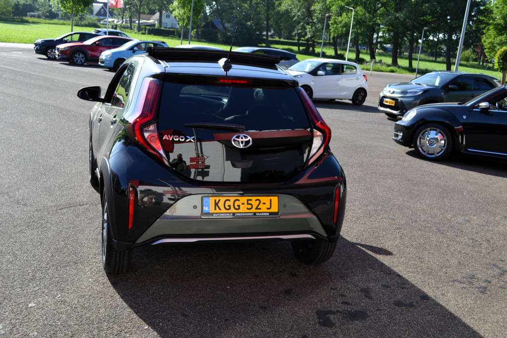 52739276-12.jpg